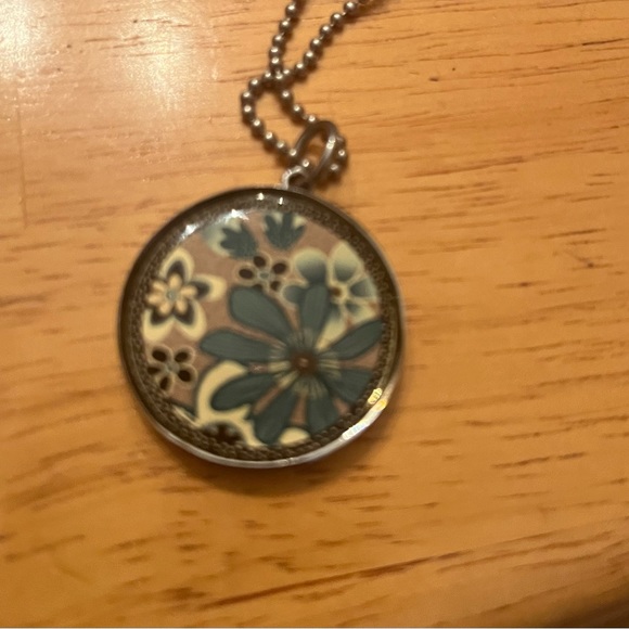 Spirit Lala reversible pendant necklace - Picture 2 of 6